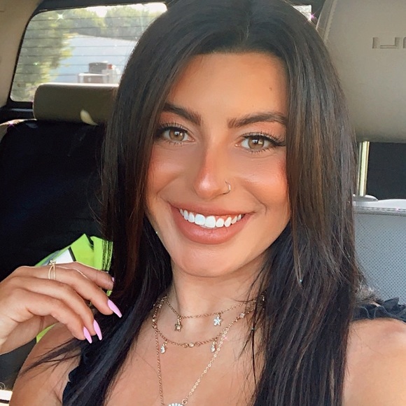 Meet your Posher, Sarah - Picture 3 of 5